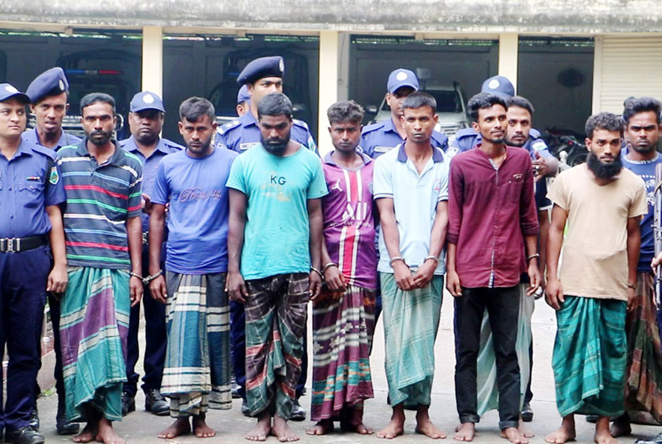 নওগাঁয় ডাকাত দলের ৯ সদস্য গ্রেফতার