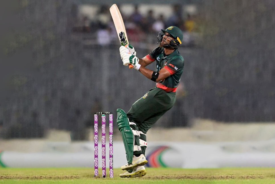 দলে ফিরেই রেকর্ড গড়লেন রিয়াদ

