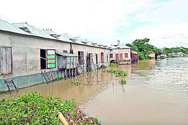 পালরদী নদীর তীর দখলে মহোৎসব, হারিয়েছে নাব্য