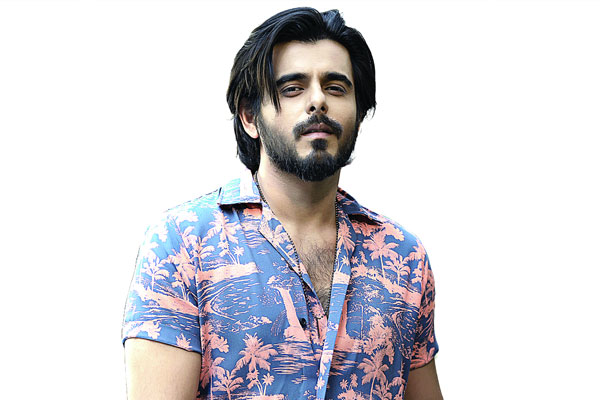 আমি চাই সবার হৃদয়ে থাকতে