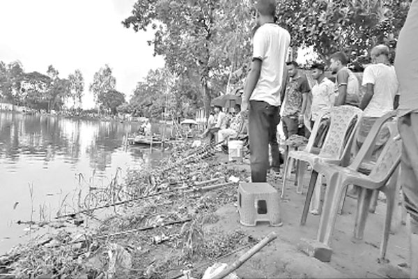 বড়শিতে মাছ ধরা উৎসব