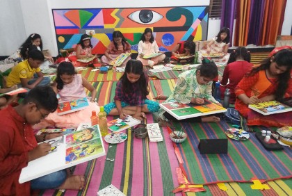দিনাজপুরে বিলুপ্ত পটচিত্র আঁকার প্রশিক্ষণ চলছে 