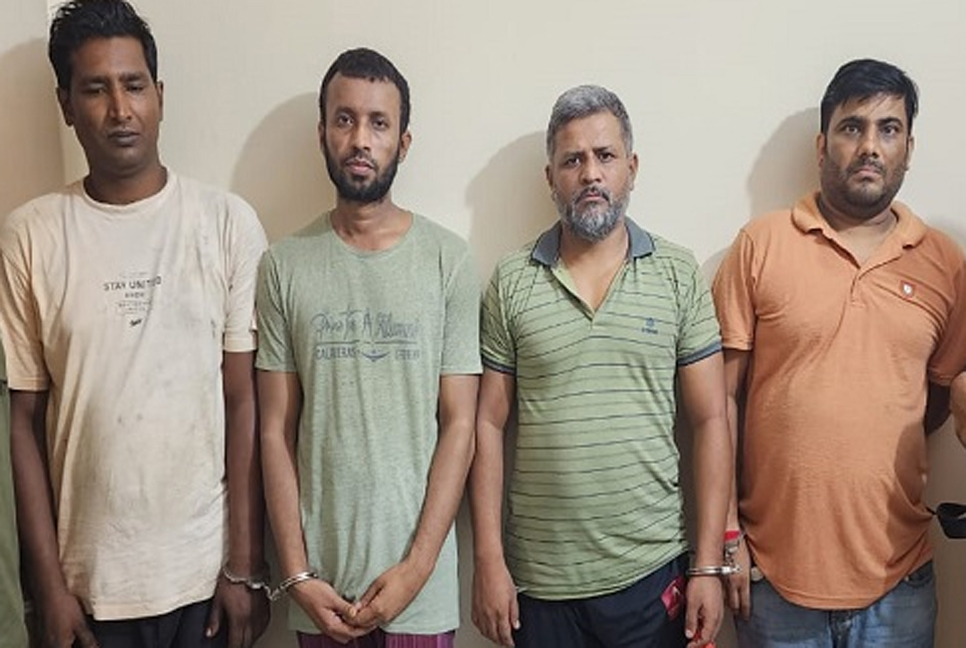 অনলাইন জুয়া প্ল্যাটফর্ম পরিচালনার দায়ে গ্রেফতার ৪

