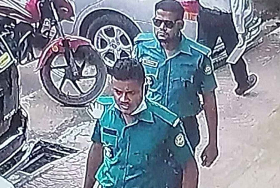 ব্যাংকে ঢুকে ২০ লাখ টাকা ছিনতাই, দুই পুলিশসহ কারাগারে ৫ জন 

