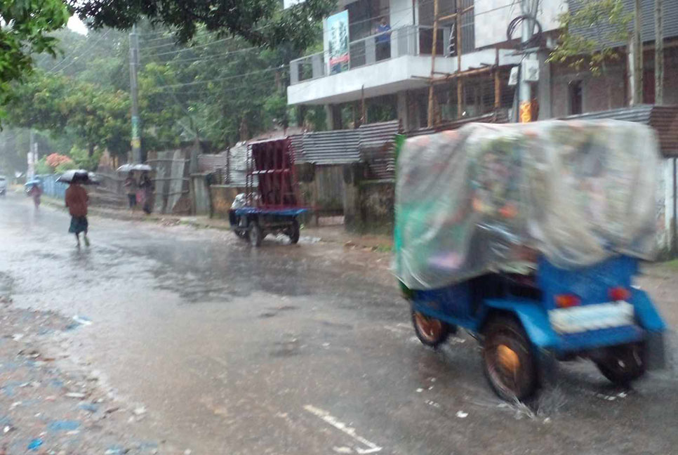 কুড়িগ্রামে টানা বৃষ্টিতে জনজীবন বিপর্যস্ত