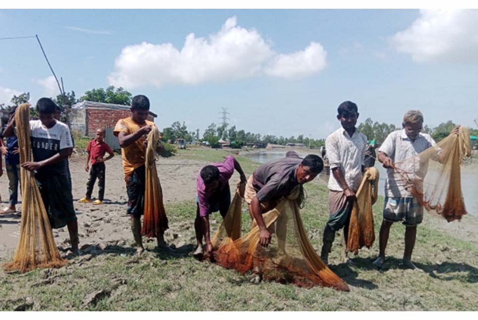বিশ্ব নদী দিবস উপলক্ষে মানববন্ধন ও জেলে উৎসব পালিত

