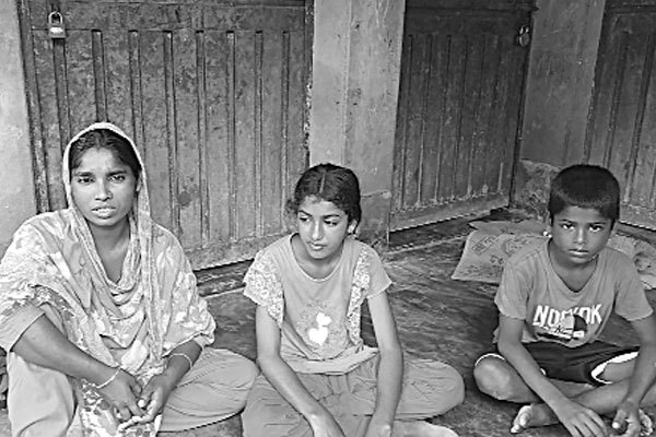 জুয়া খেলার প্রতিবাদ করায় স্ত্রী তালাক