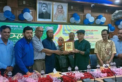 দুধের উৎপাদন বাড়ানো সম্ভব পাঁচ থেকে দশগুণ : বাকৃবি ভিসি

