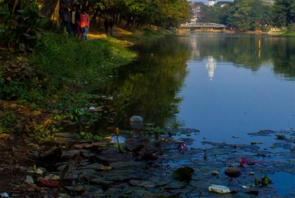 ধানমন্ডির লেকপাড়ে মিলল মানুষের ব্যান্ডেজ করা খণ্ডিত পা

