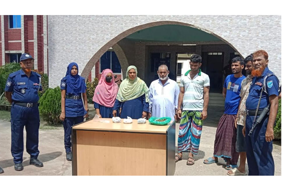 সিরাজদিখানে গাঁজাসহ গ্রেফতার ৬