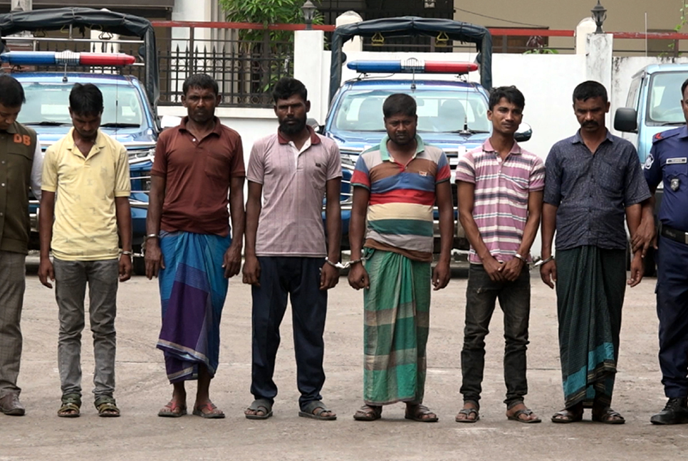 খুলনায় আন্তঃজেলা ডাকাত দলের ৭ সদস্য গ্রেফতার