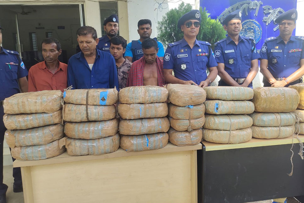 ১০০ কেজি গাঁজাসহ কসবায় ৪ মাদক ব্যবসায়ী গ্রেফতার