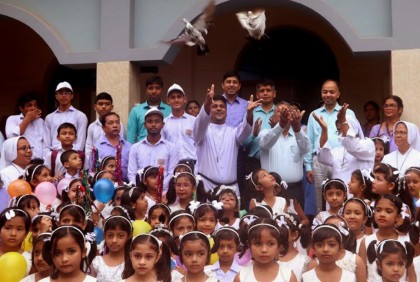 দিনাজপুরে স্কুলে 
সাংস্কৃতিক প্রতিযোগিতা