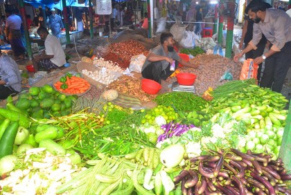 বগুড়ায় সবজির দাম দ্বিগুণ, বিপাকে নিম্ন আয়ের মানুষ