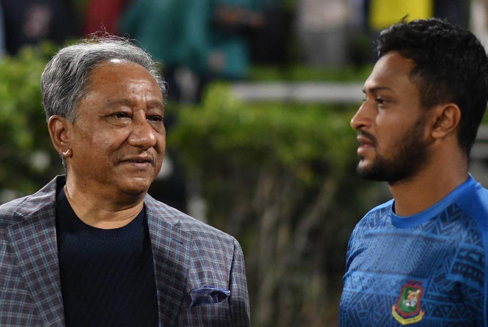 মধ্যরাতে পাপনের বাসায় বৈঠকে সাকিব-হাথুরু