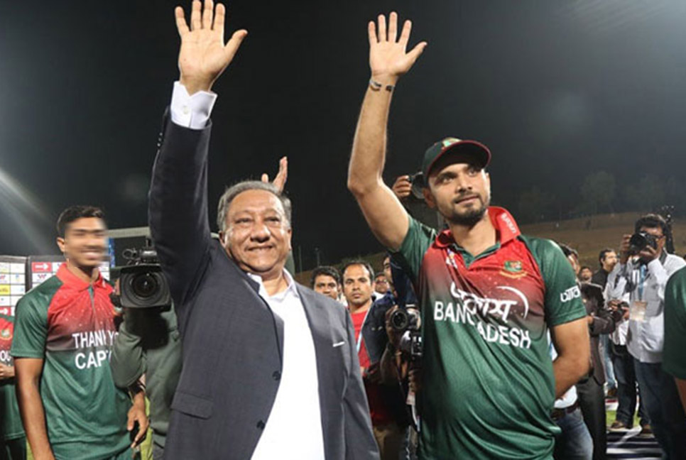 পাপনের ডাকে বিসিবিতে মাশরাফি

