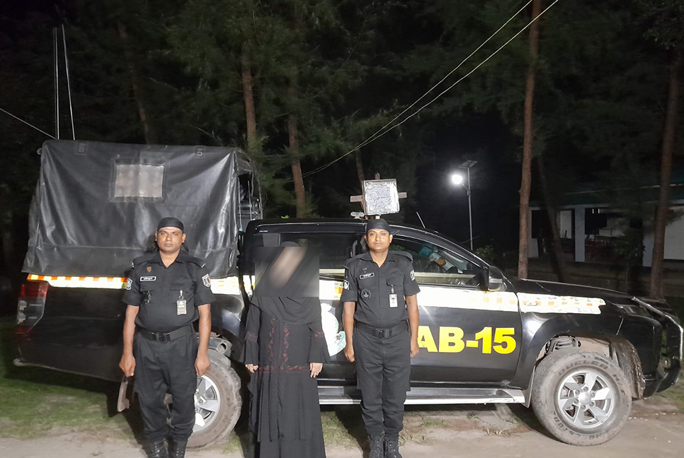 খাটের নিচ থেকে এক লাখ ইয়াবা উদ্ধার, আটক নারী মাদক কারবারি