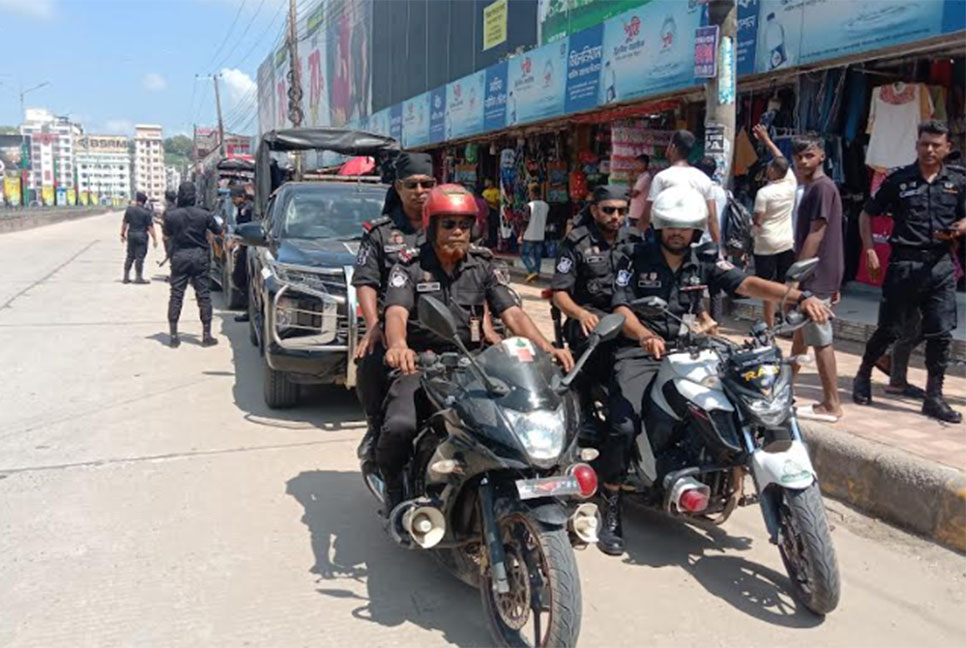 কক্সবাজারে পর্যটন মেলার নিরাপত্তায় র‌্যাবের রোবাস্ট পেট্রোলিং