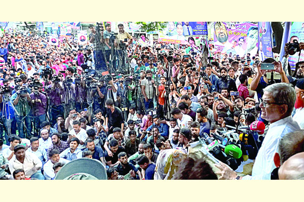 ভিসানীতিতে সরকারের মাথা নষ্ট : ফখরুল