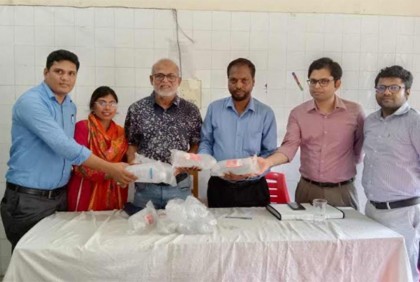 দুমকি উপজেলা স্বাস্থ্য কমপ্লেক্সে স্যালাইন প্রদান 