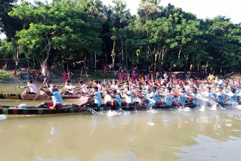 বোয়ালমারীতে নৌকাবাইচ মেলা অনুষ্ঠিত