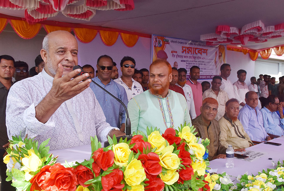বালিয়াকান্দিতে শ্রমিকদের সাথে এমপির মতবিনিময়