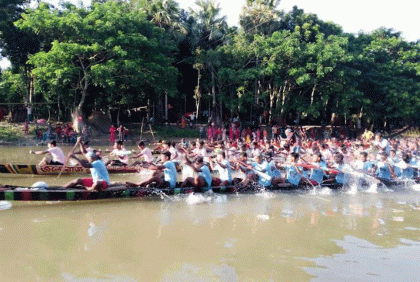 বোয়ালমারীতে নৌকাবাইচ মেলা অনুষ্ঠিত
