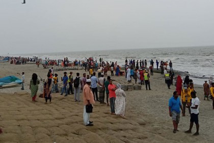 তিন দিনের ছুটিতে
কুয়াকাটায় উৎসব মুখর পরিবেশ