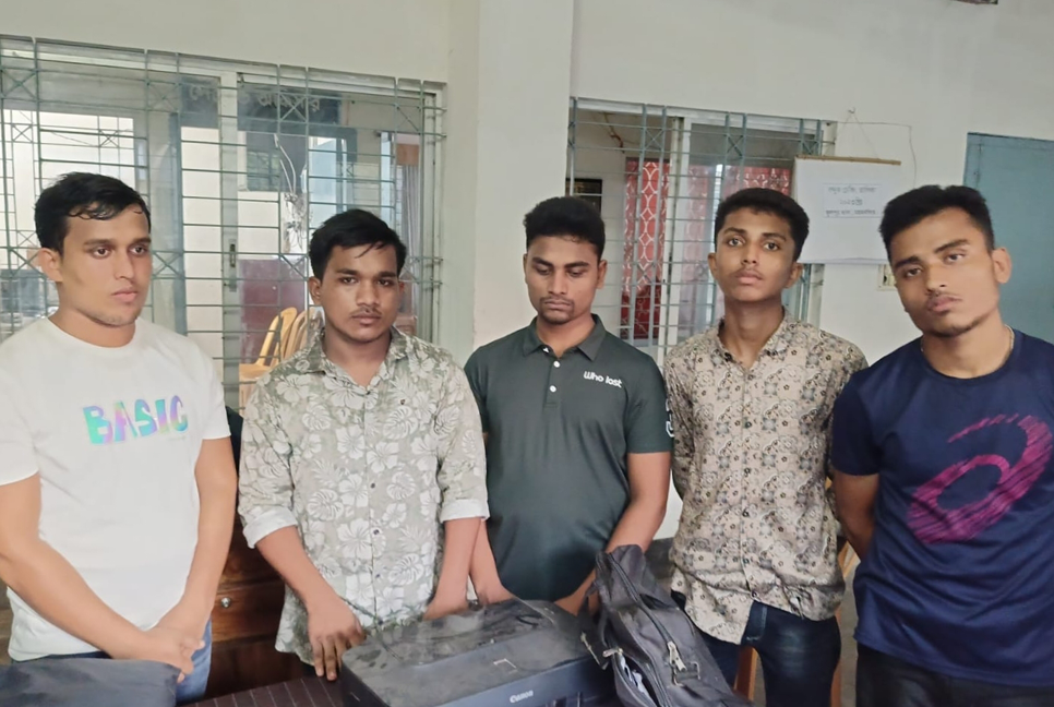 ফুলপুরে ৫ রোহিঙ্গা আটক 
