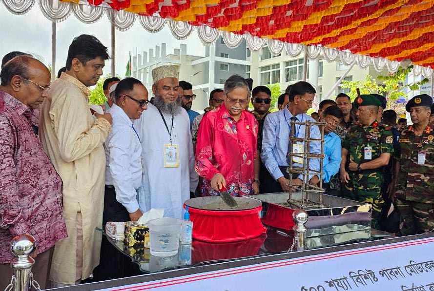 পাবনা মেডিকেল কলেজে ৫শ’ শয্যার হাসপাতালের ভিত্তিপ্রস্তর স্থাপন করলেন রাষ্ট্রপতি
