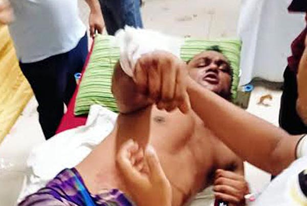 গৌরনদীতে দলীয় প্রতিপক্ষের হামলায় তিন যুবলীগ কর্মী আহত