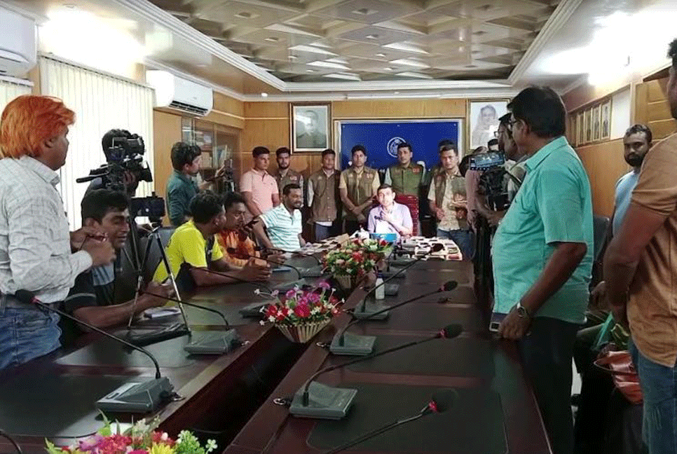মেহেরপুরে অভিযানে ৪৭ মোবাইল ফোন উদ্ধার
