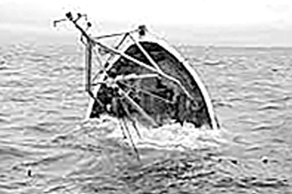 পদ্মায় নৌকা ডুবে নিখোঁজ