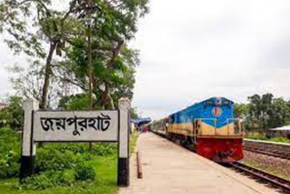 চলন্ত ট্রেনে উঠতে গিয়ে পা ফসকে যুবকের মৃত্যু