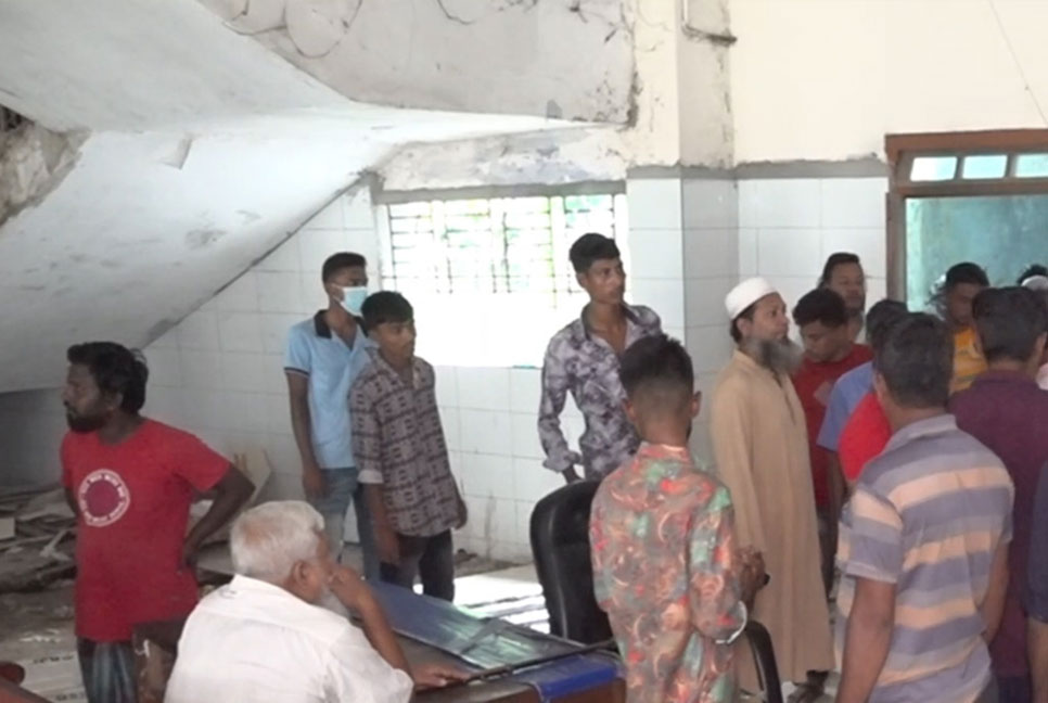 বরিশালে ট্রাকচাপায় ২ শ্রমিক নিহত