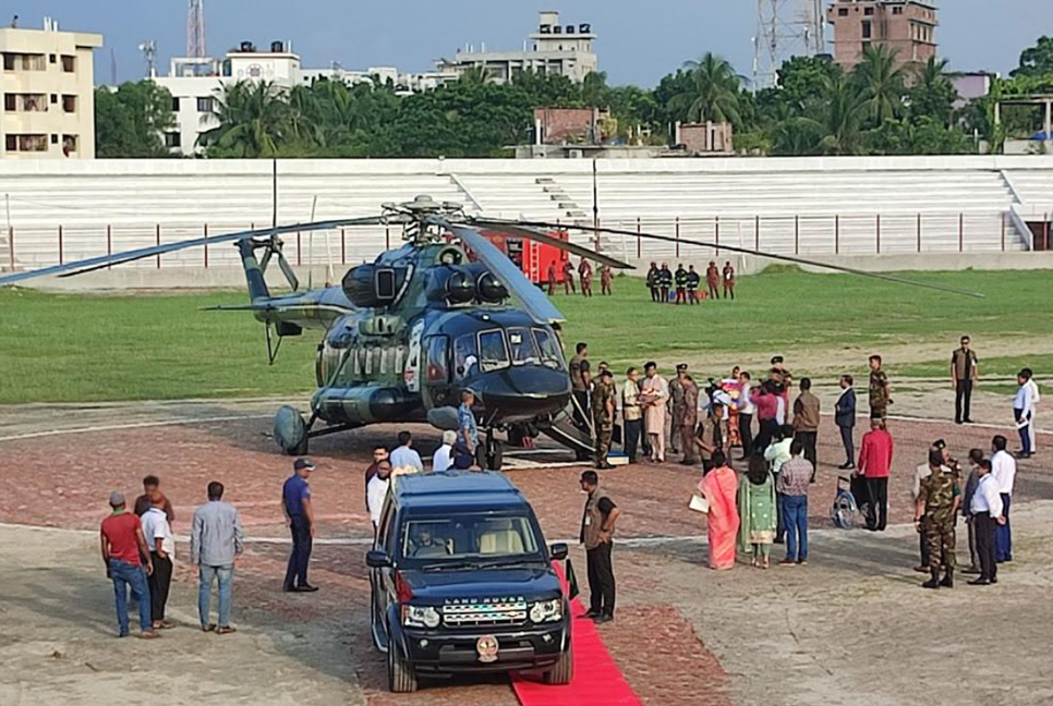 বঙ্গভবনের উদ্দেশ্যে পাবনা ছাড়লেন রাষ্ট্রপতি