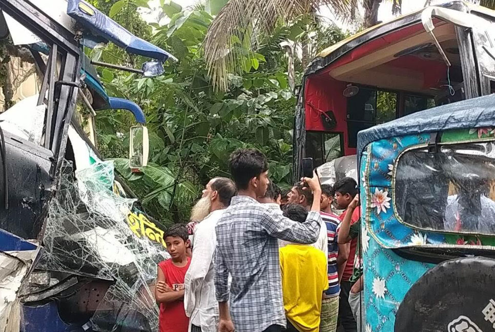
দুমকিতে সড়ক দুর্ঘটনায় নিহত ১, আহত ১৫