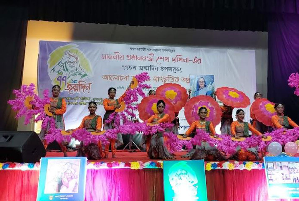 গোপালগঞ্জে প্রধানমন্ত্রীর জন্মদিন উপলক্ষে শিল্পকলা একাডেমির সাংস্কৃতিক অনুষ্ঠান