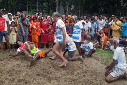 মানিকগঞ্জে ষাটোর্ধ বয়সীদের হা-ডু-ডু 