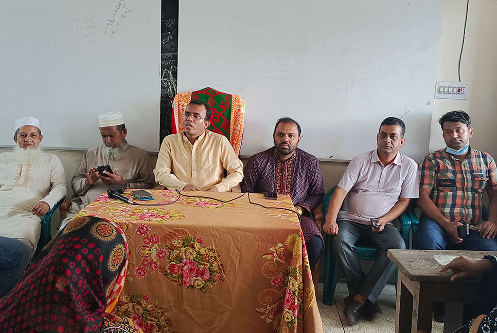 বাউফলে শিক্ষার্থীদের সাথে ইউএনওর মতবিনিময়