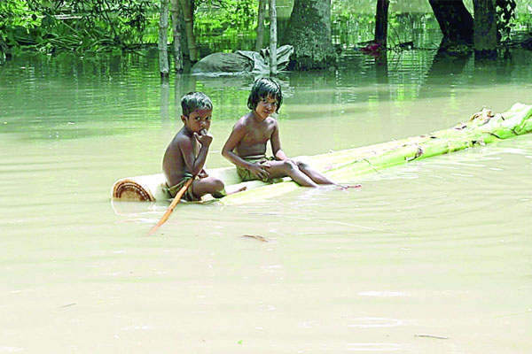 উত্তরে পানির স্রোতে বাঁধ ভেঙে প্লাবিত ২৫ গ্রাম