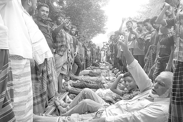 লেভেলক্রসিংয়ে বন্ধ অর্ধশত সড়ক