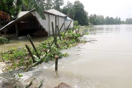 নওগাঁয় নদীর পানি কমলেও সার্বিক বন্যা পরিস্থিতির অবনতি 