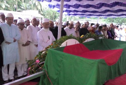 সাবেক মন্ত্রী শাহজাহান কামালের দাফন সম্পন্ন 