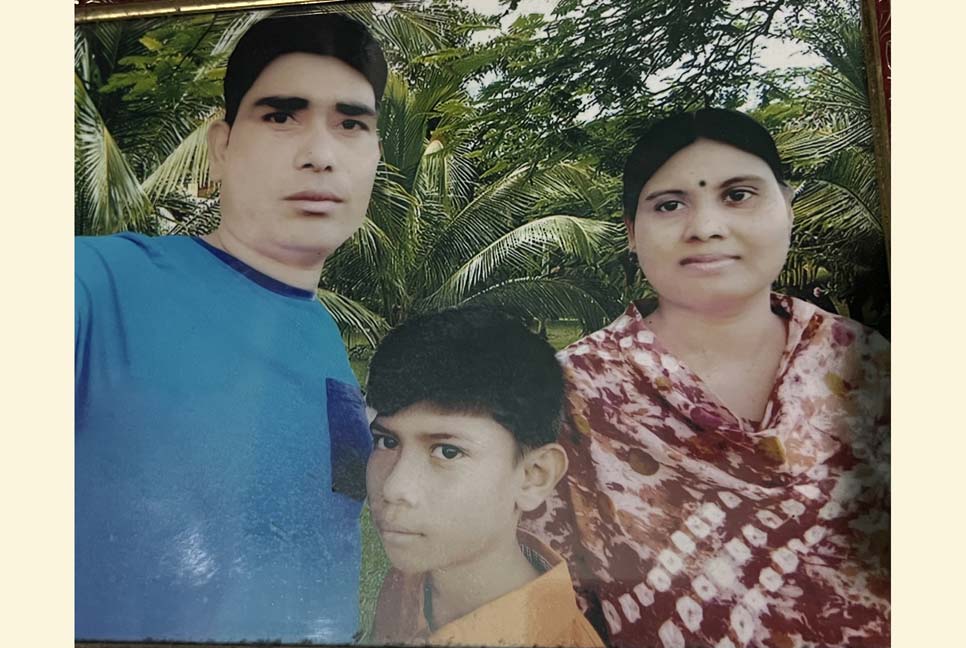আশুলিয়ায় ফ্ল্যাট থেকে স্বামী-স্ত্রী-সন্তানের মরদেহ উদ্ধার

