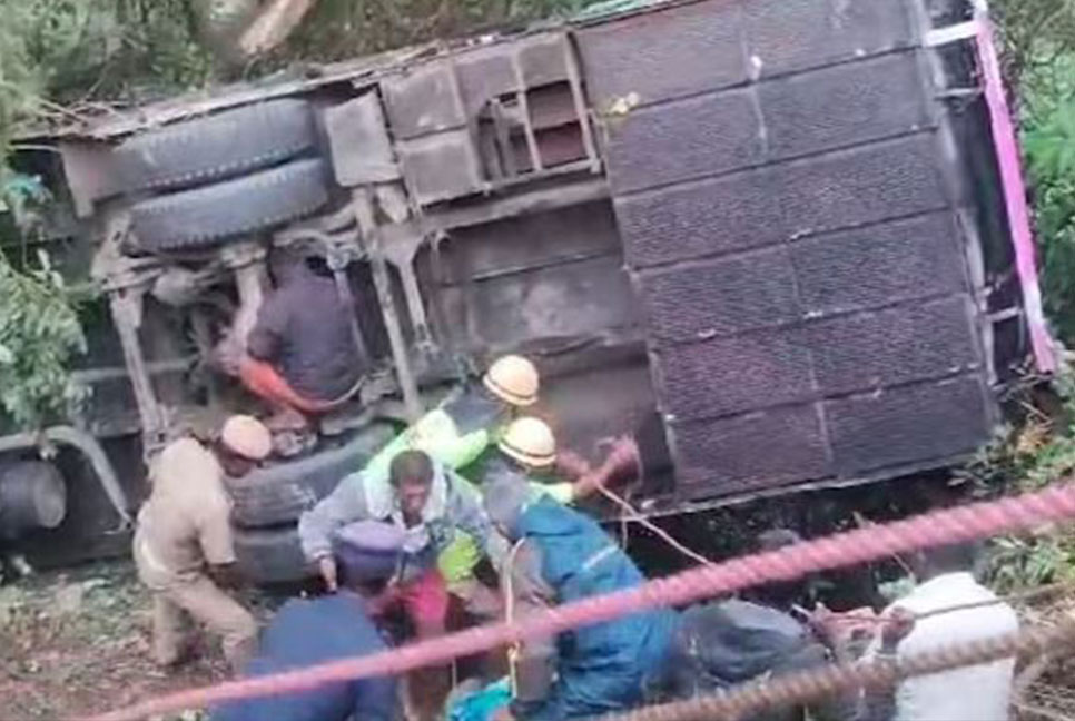 ভারতে টুরিস্ট বাস খাদে, নিহত ৮