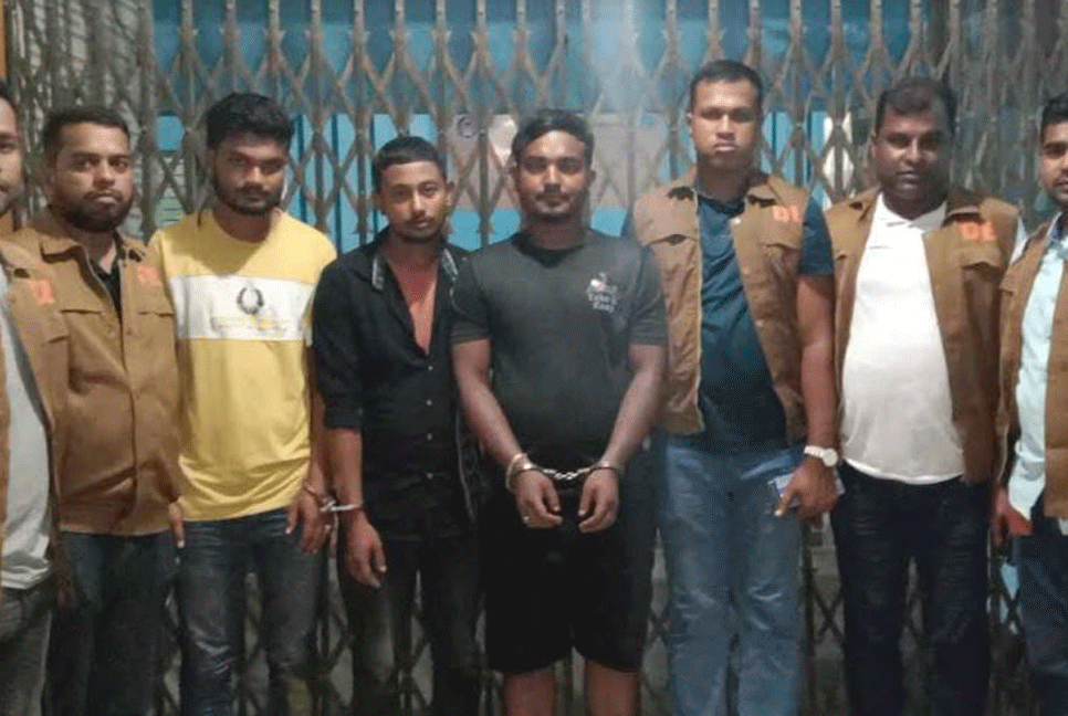 ফেনীতে ছাত্রলীগ নেতাকে কুপিয়ে জখম, গ্রেফতার ৩