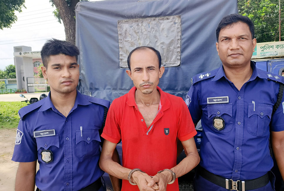 দিনাজপুরে নারীকে কুপিয়ে হত্যায়
পরকীয়া প্রেমিক গ্রেফতার