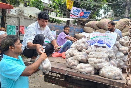 রংপুরে সরকার নির্ধারিত দামে মিলছে আলু
