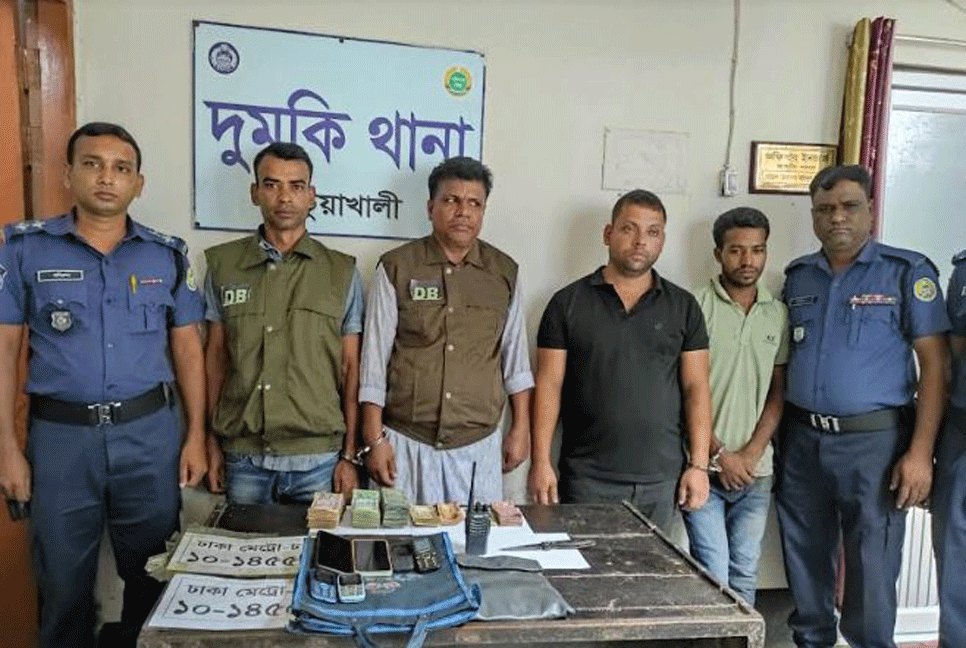 দুমকিতে ডিবি পরিচয়ধারী চার ডাকাত আটক